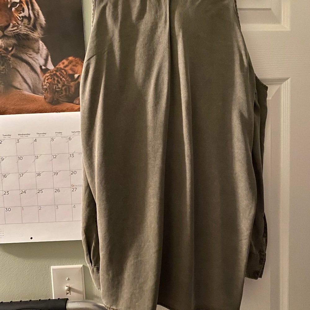 Express Cold Shoulder Top - Picture 2 of 2